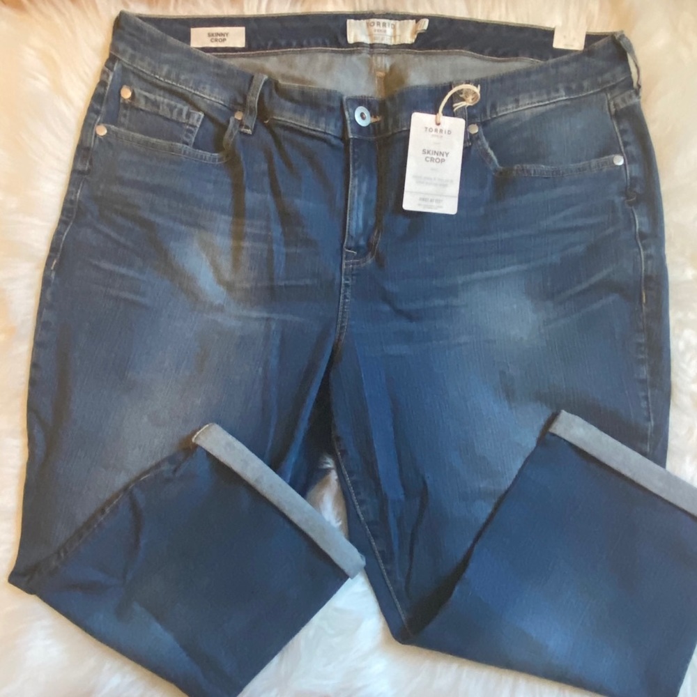 ***SOLD*****NWT Torrid Denim Skinny Crop Jeans